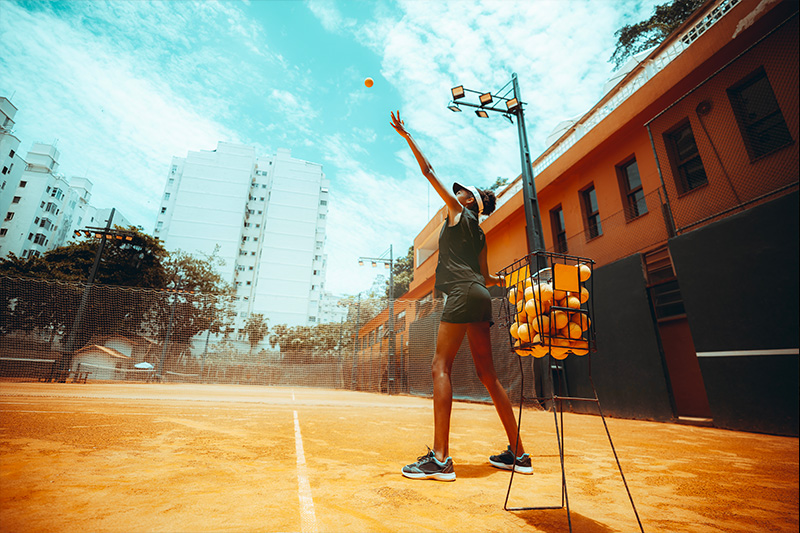 image de filet avec une tennis women